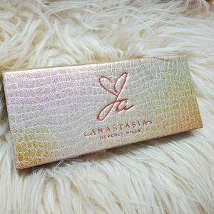 Anastasia Beverly hills Jackie aina eyeshadow palette